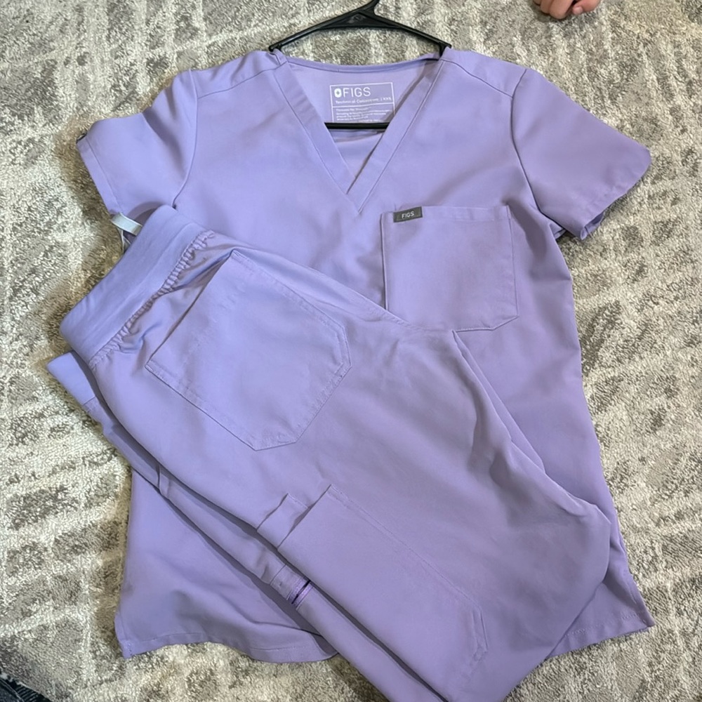 FIGS SCRUBS.